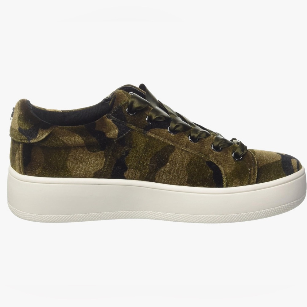 NWOB Steve Madden Women's Bertie Fashion Sneaker Size 8.